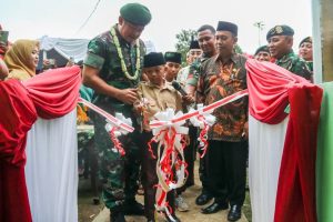 Pangkostrad Letjen TNI Maruli Simanjuntak, M.Sc. Resmikan Renovasi SDN Sinagar dan Buka Lahan Ketahanan Pangan Brigif R 13 Kostrad