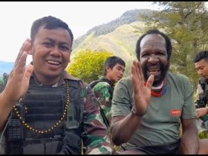 Hadir di Tengah Keprihatinan, Dapur Yonif R 303 Masuk Kampung