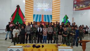 Pasukan Kostrad Raja Aibon Diundang Ibadah Perayaan Natal, Poltak Si Panglima Mamba Bawa Berkat dan Sumbang Lagu Pujian