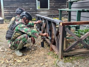 Natal Indah dan Nyaman di Nduga,Yonif R 321 Kostrad Sulap Gereja