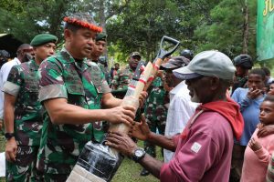 Masuk Daerah Rawan Pegunungan Papua, Pangkostrad Tinjau Langsung Prajurit Kostrad