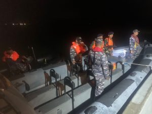TNI AL, KRI TORANI-860 Menangkap Kapal PMI Ilegal Di Perairan Selat Malaka