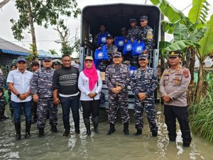 Lantamal I Salurkan Bantuan Bagi Warga Terdampak Banjir di Desa Nagur Serdang Bedagai