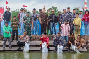 TNI AL, Danlanal Dumai Beserta Bupati Meranti Tinjau Kampung Bahari Nusantara dan Bakti Kesehatan