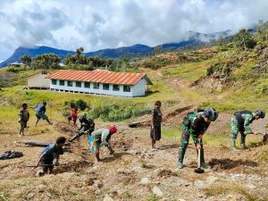 Pendekatan Teritorial Moment Sambut Natal, Yonif Raider 321 Kostrad Baksos di Lingkungan Gereja