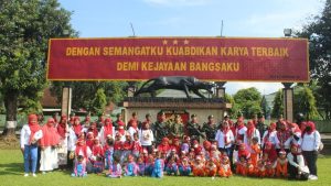Ceria dan Gembira Anak-Anak Bersama Prajurit TNI