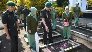 Peringati Hari Juang TNI AD, Keluarga Besar Yonif R 514 Kostrad Ziarah ke TMP