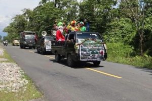 Kereta Santa Keliling Perkampungan Mimika, Yonif Raider 754 Kostrad Meriahkan Natal