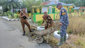 Babinpotmar TNI AL Terjun Langsung Budidayakan Apotik Hidup Dengan Polybag Bersama warga Binaan