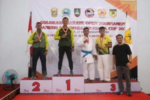 Atlet Karate Yonif MR 413 Kostrad Raih Juara Umum Danrem 074/Warastrama Cup 2022