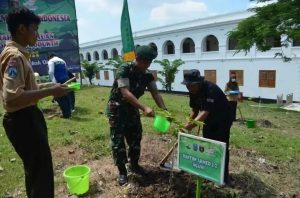 Jaga Kelestarian Alam, Yonarmed 12 Kostrad Tanam Pohon