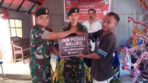 Umat Kristiani Camp Pengungsian Warga Kariu Ceria Bersama Satgas Yonarmed 1 Kostrad