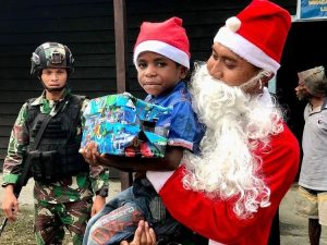 Hilangkan Rasa Was-was dan Mencekam, Satgas Yonif R 321 Hadirkan Keceriaan