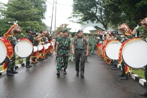 Pangdivif 1 Kostrad Mayjen TNI Bobby Rinal Makmun Beri Pengarahan Kepada Prajurit dan Persit Satuan Jajaran Brigif Mekanis 14