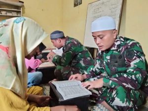 Dengan Segala Kekurangan dan Keterbatasan, Prajurit Kostrad Berikan Ilmu Rohani di Pelauw
