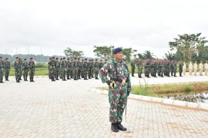 Komandan Lantamal XII Pontianak Pimpin Upacara Bendera Awal Bulan Tahun 2023 Di Mako Lantamal XII