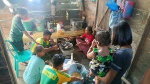 Tingkatkan Ekonomi Seram, Prajurit Kostrad Bekali Warga Olah Singkong