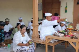 Umat Hindu Yonbekang 2 Kostrad Rayakan Kemenangan Dharma Pada Hari Raya Galungan