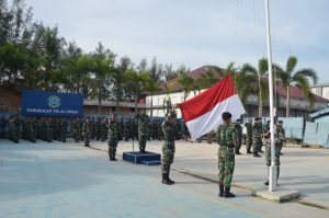TNI AL, Danlanal Dumai Pimpin Upacara Penaikan Bendera Merah Putih dan Dilanjutkan Jam Komandan