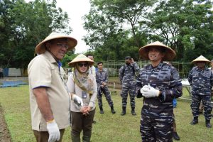 Komandan Pangkalan TNI AL Palembang Pimpin Panen Raya Sorgum Dalam Rangka Ketahanan Pangan Bekerjasama Dengan PT. Pusri Palembang