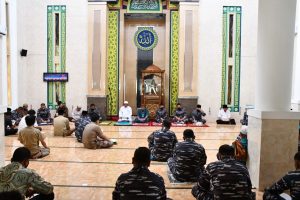 MENGENANG HARI DHARMA SAMUDERA, PRAJURIT LANTAMAL III MELAKSANAKAN DOA BERSAMA
