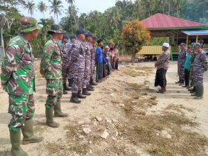 Personel Pos TNI AL Labuhan Bajau Laksanakan Kerja Bakti di Pondok Pesantren Raudhatul Ma’wa Al-Aziziyah Simeulue
