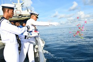 Peringati Hari Dharma Samudera Tahun 2023, TNI AL Wilayah Sabang Gelar Upacara Tabur Bunga Di Laut