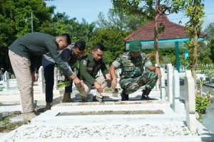 Peringati Hari Jadi Penerangan AD Ke-72, Pen Divif 2 Kostrad Ziarah TMP Untung Suropati