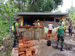 MCK Buat Gunungrejo, Denhub Divif 2 Kostrad Karya Bakti