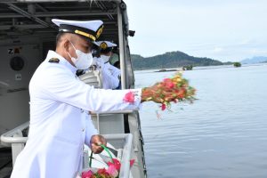 Peringati Hari Dharma Samudera, Lanal Sibolga Laksanakan Upacara Tabur Bunga