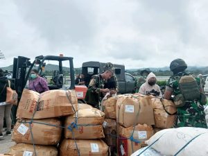Jayawijaya Kehabisan Hasil Bumi, Yonif R 321 Kostrad Borong Hasil Panen Sejahterakan Warga