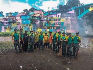 Blimbing Bersih, Prajurit Kostrad Baksos Bersama Warga