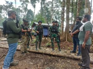 Amankan Akses Jalur Logistik Kenyam, Satgas Kostrad Bersama Forkopimda Nduga Bangun Pos TNI