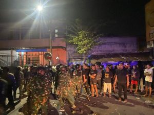 Perguruan Silat Bentrok Dengan Warga, Pasukan Para Raider Kostrad Sigap dan Cepat Bubarkan Massa