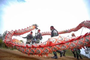 Naga Bajra Yudha Gapai Awan, Liong Yonif PR 501 Meriahkan Imlek
