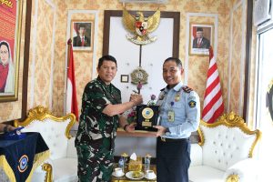 Bangun Sinergitas, Komandan Lanal TBA Terima Kunjungan Kepala Imigrasi Kelas II TPI TBA