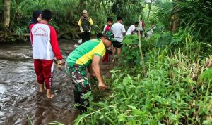 Bersih Bersih Sungai Jaga Lingkungan,Kebersamaan TNI Dengan Siswa Siswi SMAN 1 Lawang
