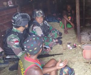 Putar Kopi Sebagai Sarana Komsos Satgas 303 Bersama Warga Puncak Jaya