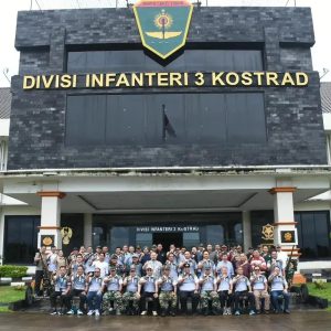 Coffee Morning Dan Fun Shooting,Pangdivif 3 Kostrad Mayjen TNI Novi Helmy Prasetya, S.I.P., M.I.P. Bersama Warga Kehormatan