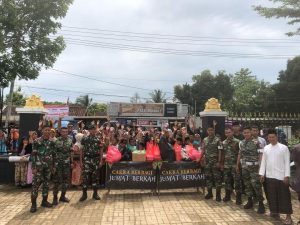 Keberadaan Prajurit Kostrad di Lebak Membawa Kebahagiaan, Berbagi Kepada Sesama Dengan Jumat Berkah