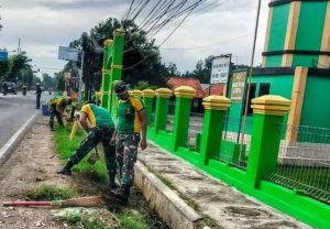 Prajurit Pasopati Laksanakan Karya Bakti Pembersihan Lingkungan Sarana Ibadah Masjid Al Falah