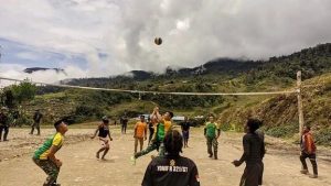 Sehat Bersama Warga, Prajurit Kostrad Olah Raga Bersama Warga Nduga