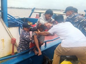 TNI AL, Lanal Ketapang Gelar SAR Crew TB. Sinar Pawan 1 Tenggelam di Perairan Laut Kendawangan