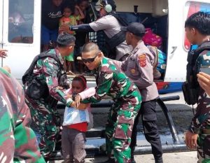 Evakuasi Warga Sipil Pasca Insiden Susi Air, Yonif R 514 Gerak Cepat di Nduga.