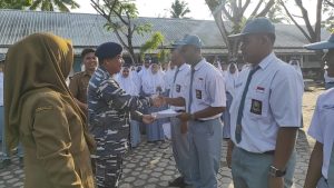 Tanamkan Disiplin dan Tumbuhkan Patriotisme, Paspotmar TNI AL Lanal TBA Pimpin Upacara di SMAN 3 Tanjungbalai