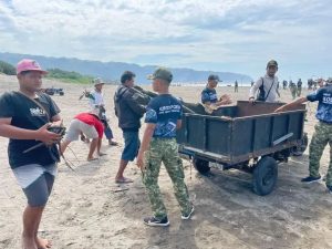 Sasar Pantai Parangtritis, Prajurit Guntur Geni Sadarkan Warga Peduli Lingkungan