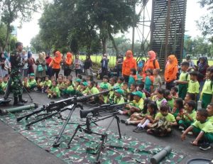 Tanamkan Kemandirian,Keberanian, Anak Anak TK Kartika IX-38 Antusias Bersama Pasukan Raider 515 Kostrad