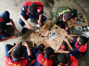 Timba Ilmu Otomotif, Siswa SMKN 1 Sukerejo Praktek Kerja Industri Di Denpal Divif 2 Kostrad