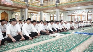 Pangdivif 1 Kostrad Mayjen TNI Bobby Rinal Makmun, S.I.P. Ikuti Istighosah Kubro Dalam Rangka Memperingati Isra’ Mi’Raj Tahun 2023 Secara Virtual