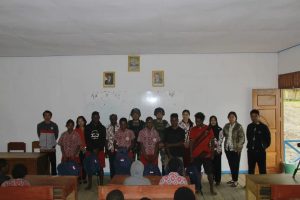 Semangat Belajar Anak Papua, Sambut HUT Ke-62 Kostrad Bagikan Baju Seragam dan Tas Sekolah